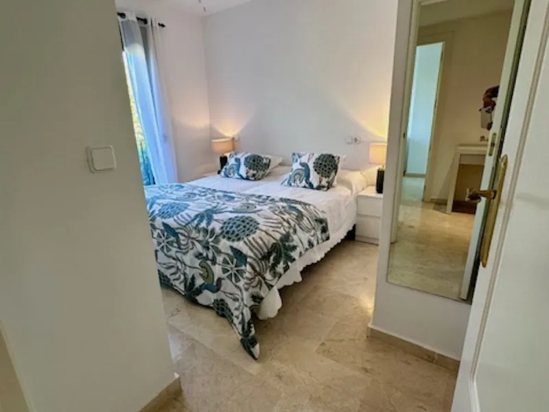 Apartment - Middle Floor Apartment в продаже в Marbella, Málaga. В доме 3 спален и 3 ванных комнат. Площадь дома 92 м²