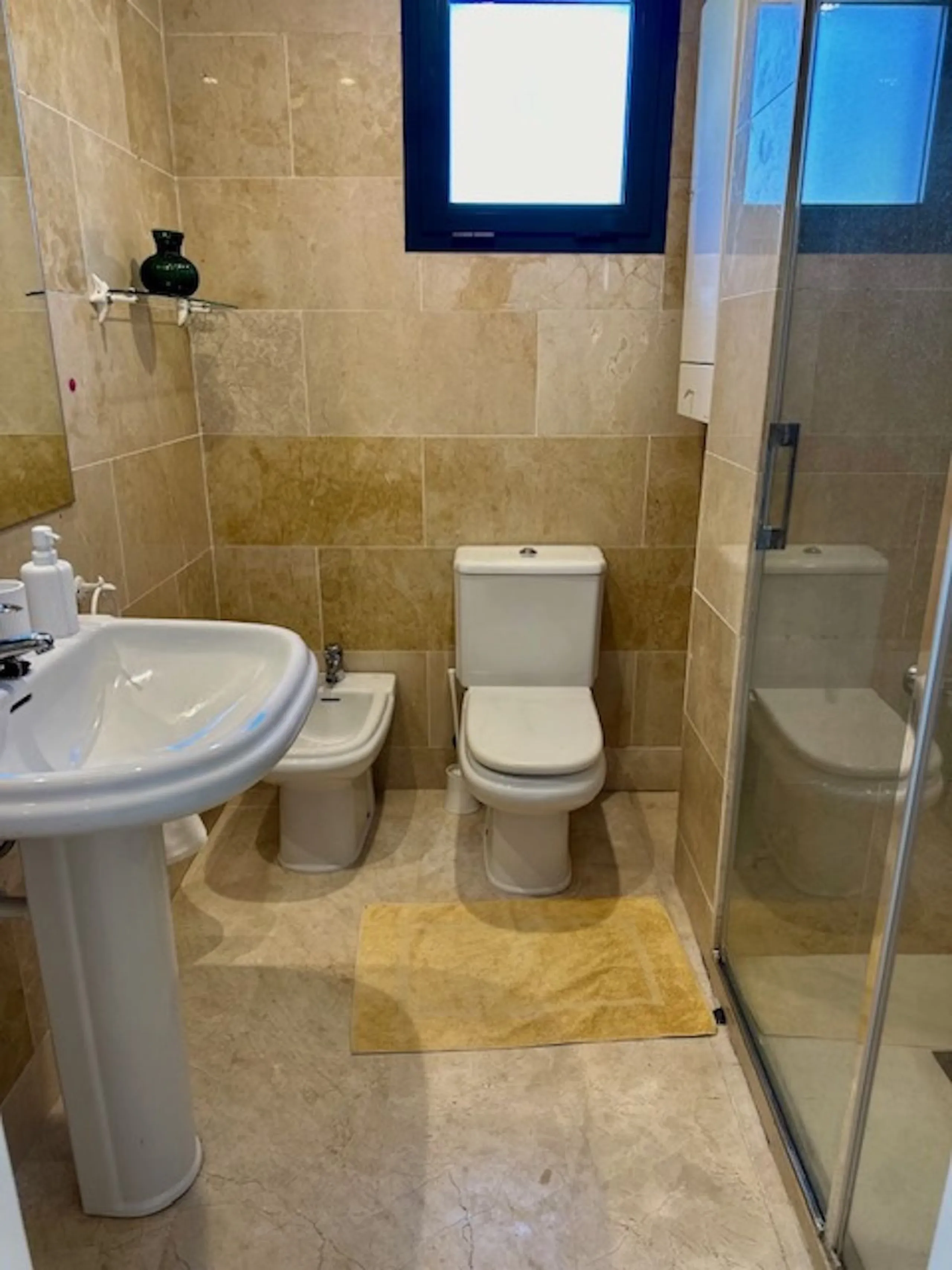 Apartment - Middle Floor Apartment в продаже в Marbella, Málaga. В доме 3 спален и 3 ванных комнат. Площадь дома 92 м²