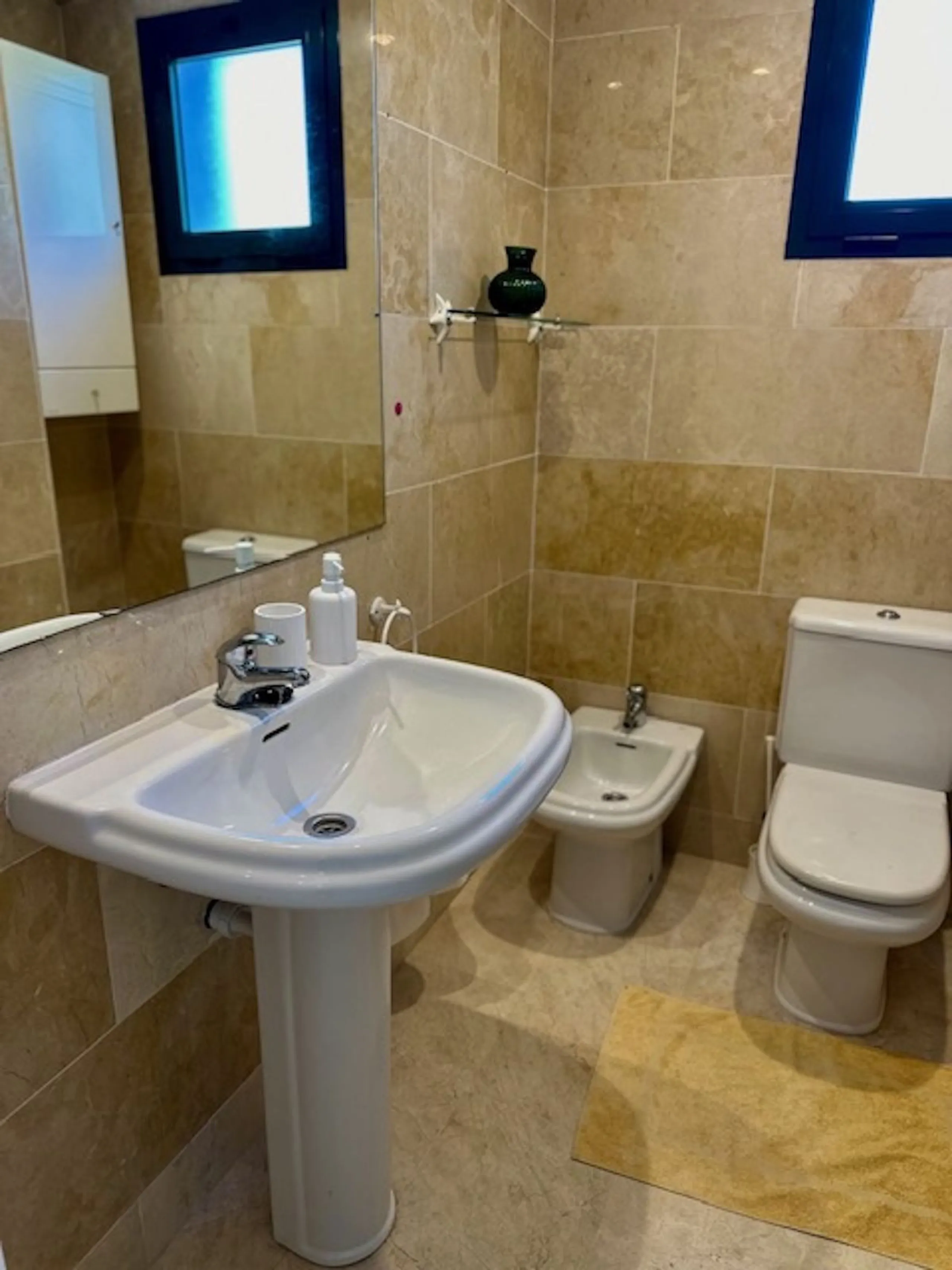 Apartment - Middle Floor Apartment в продаже в Marbella, Málaga. В доме 3 спален и 3 ванных комнат. Площадь дома 92 м²