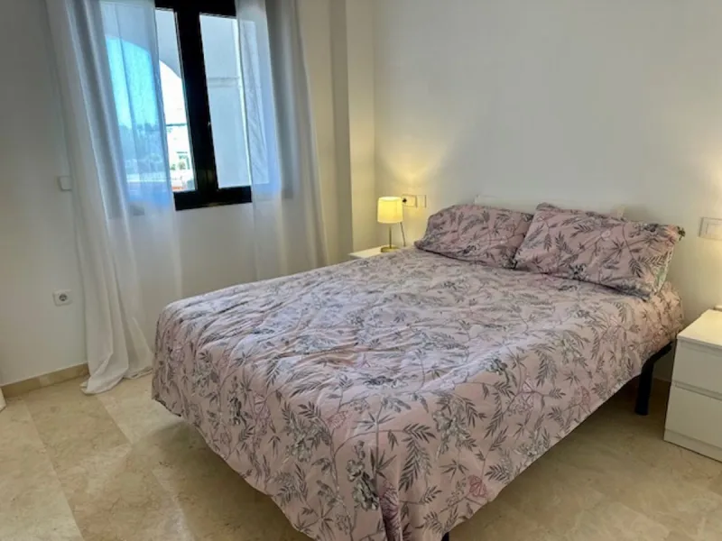 Apartment - Middle Floor Apartment в продаже в Marbella, Málaga. В доме 3 спален и 3 ванных комнат. Площадь дома 92 м²