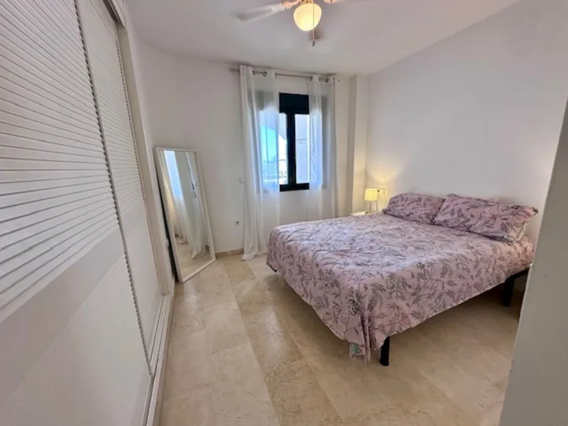 Apartment - Middle Floor Apartment в продаже в Marbella, Málaga. В доме 3 спален и 3 ванных комнат. Площадь дома 92 м²