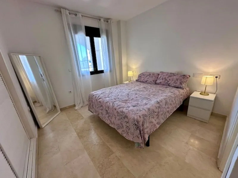 Apartment - Middle Floor Apartment в продаже в Marbella, Málaga. В доме 3 спален и 3 ванных комнат. Площадь дома 92 м²