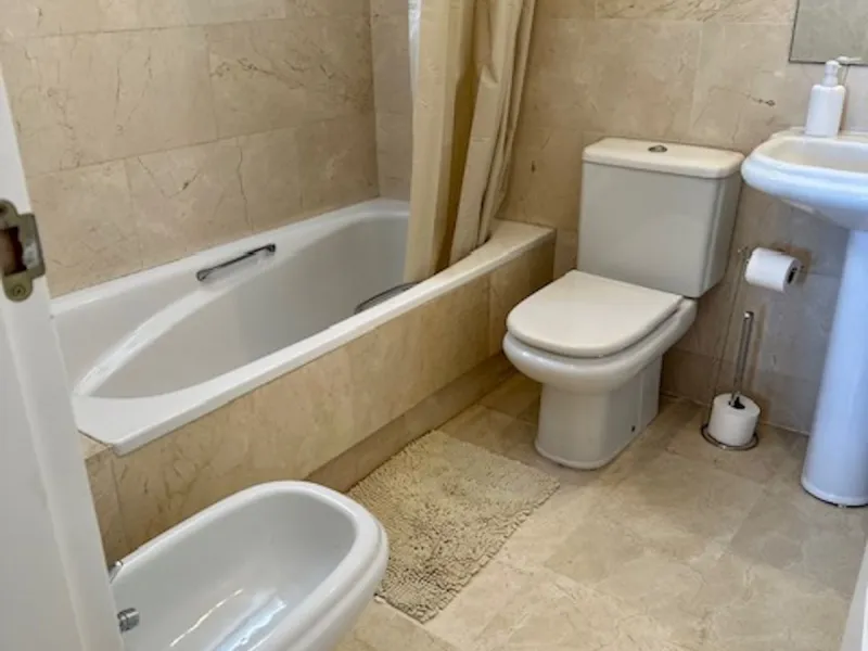 Apartment - Middle Floor Apartment в продаже в Marbella, Málaga. В доме 3 спален и 3 ванных комнат. Площадь дома 92 м²