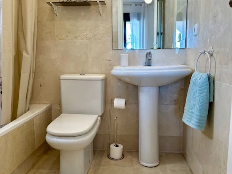 Apartment - Middle Floor Apartment в продаже в Marbella, Málaga. В доме 3 спален и 3 ванных комнат. Площадь дома 92 м²