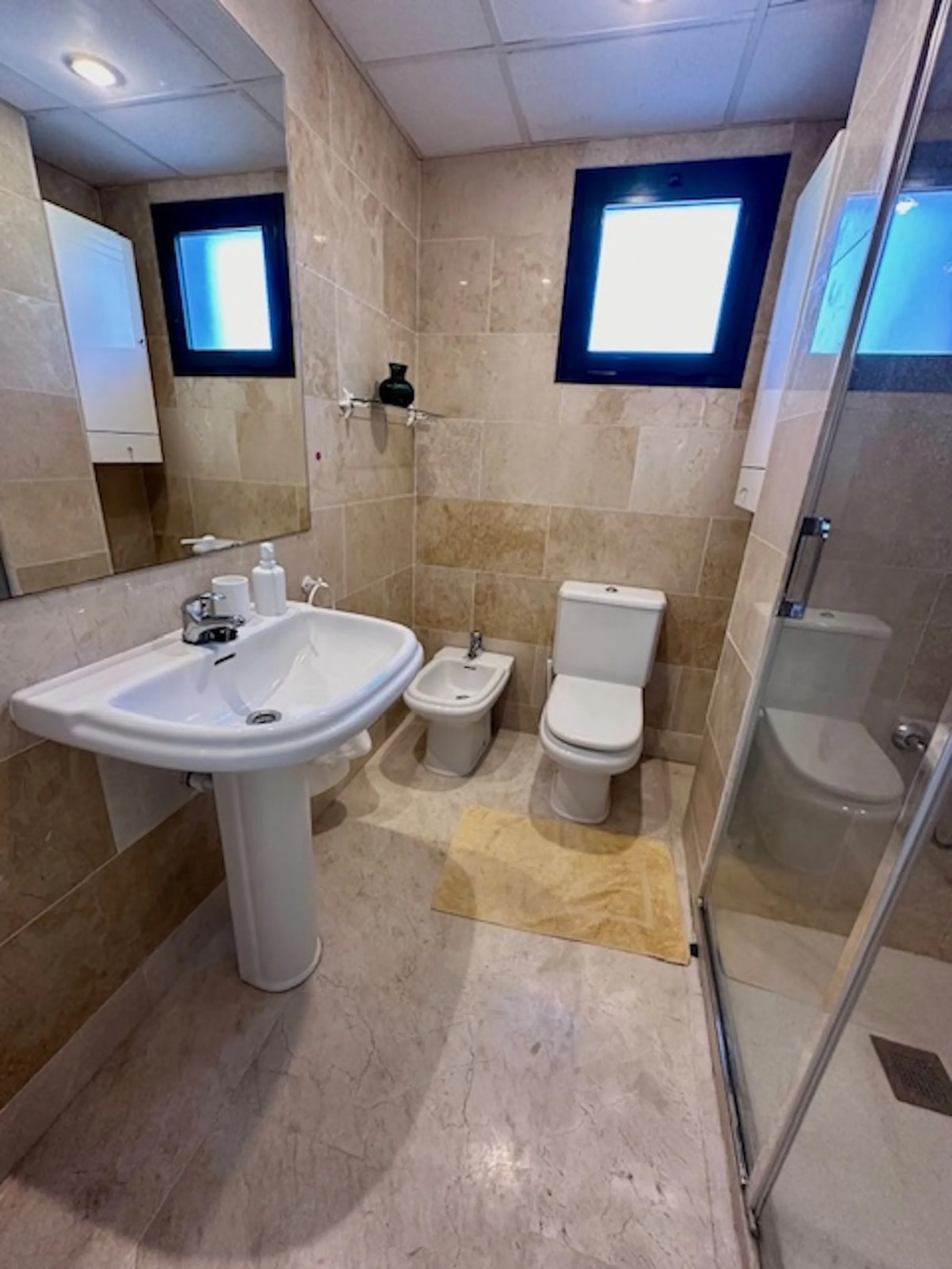 Apartment - Middle Floor Apartment в продаже в Marbella, Málaga. В доме 3 спален и 3 ванных комнат. Площадь дома 92 м²