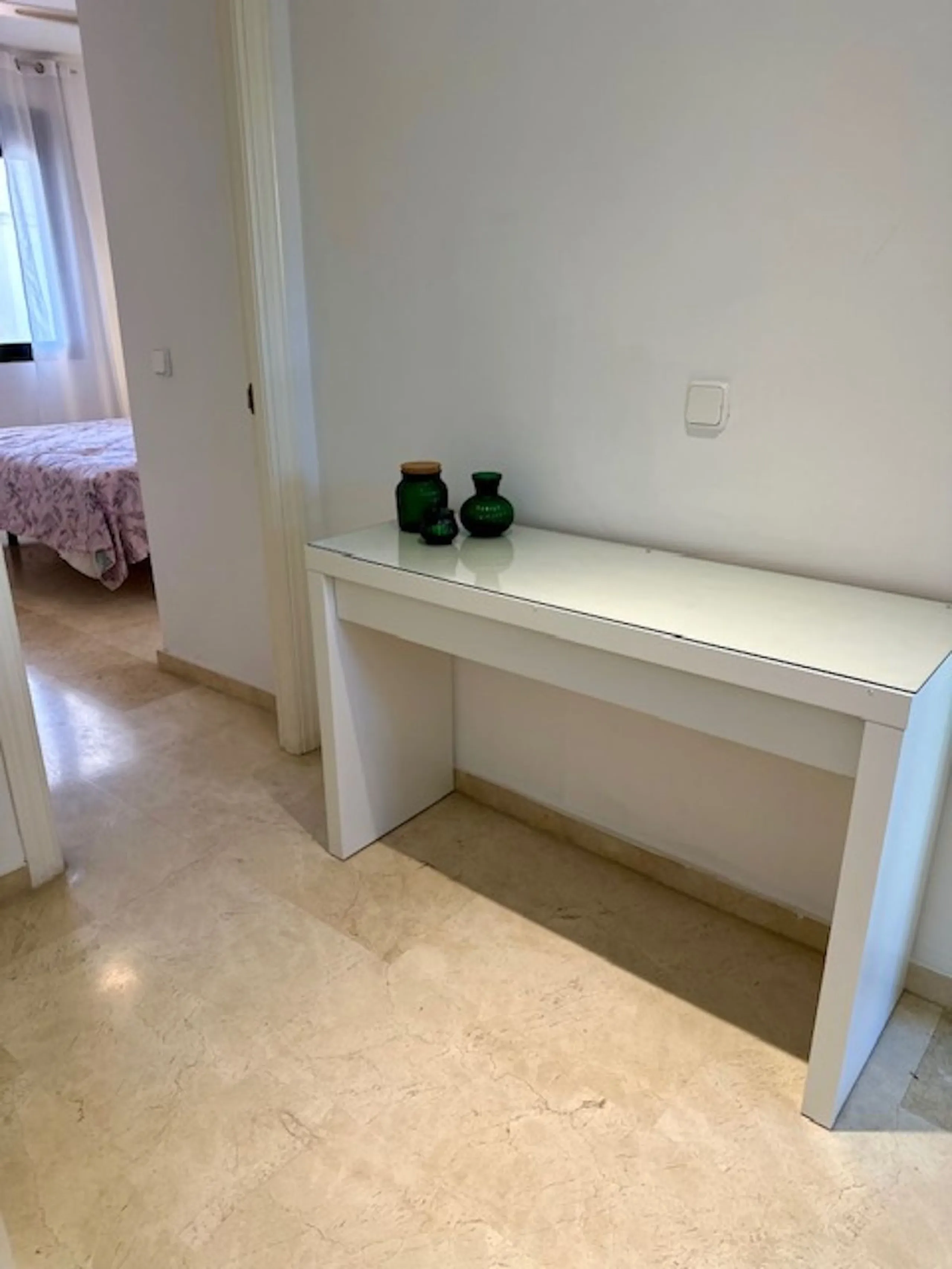 Apartment - Middle Floor Apartment в продаже в Marbella, Málaga. В доме 3 спален и 3 ванных комнат. Площадь дома 92 м²