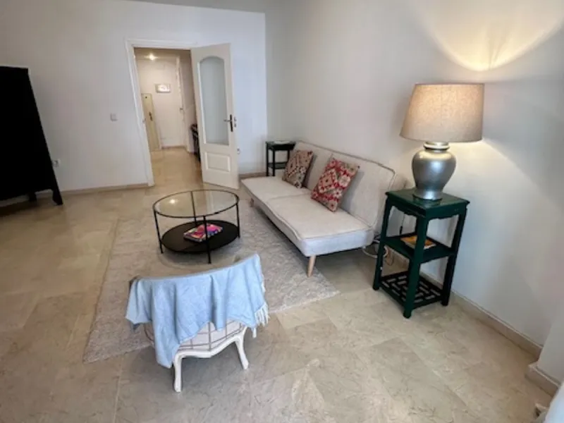 Apartment - Middle Floor Apartment в продаже в Marbella, Málaga. В доме 3 спален и 3 ванных комнат. Площадь дома 92 м²