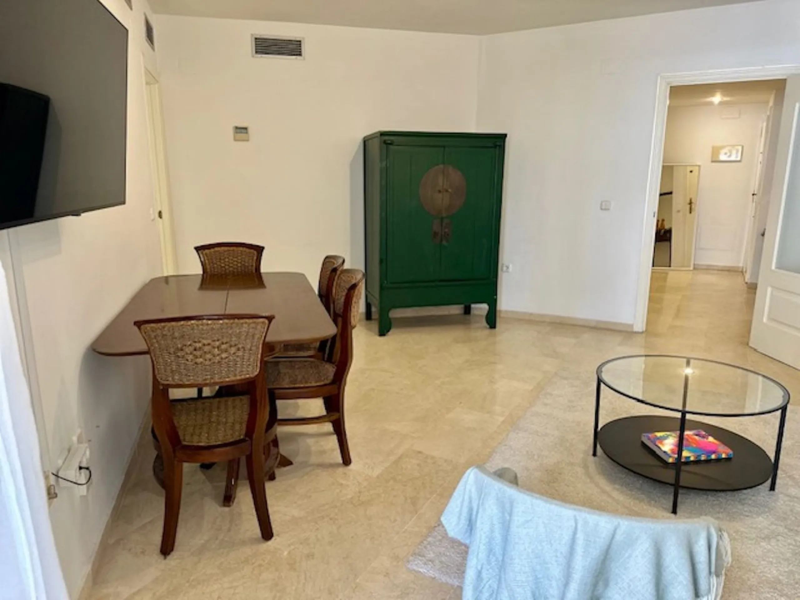 Apartment - Middle Floor Apartment в продаже в Marbella, Málaga. В доме 3 спален и 3 ванных комнат. Площадь дома 92 м²