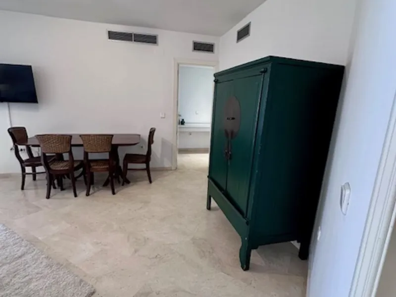 Apartment - Middle Floor Apartment в продаже в Marbella, Málaga. В доме 3 спален и 3 ванных комнат. Площадь дома 92 м²