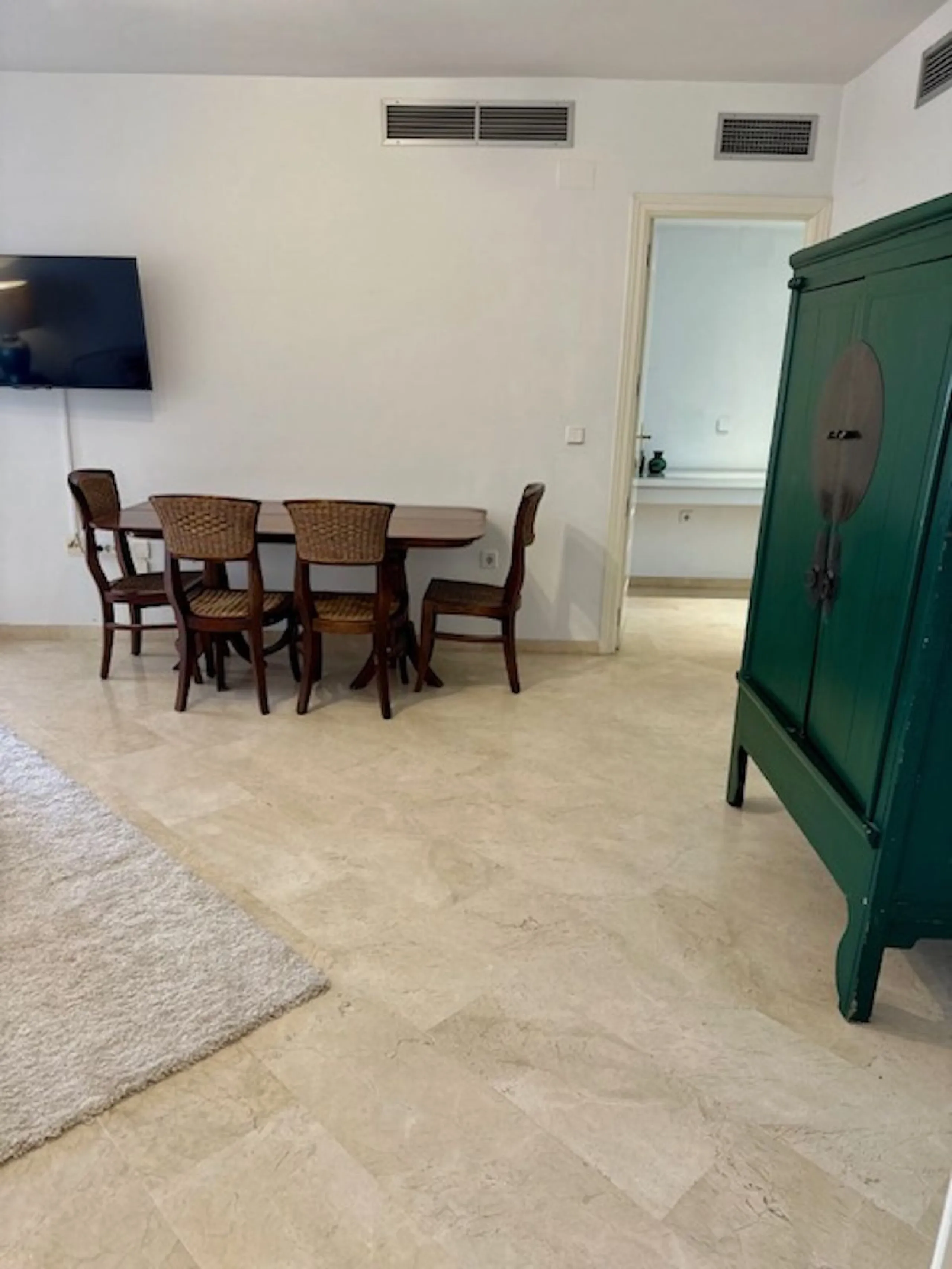 Apartment - Middle Floor Apartment в продаже в Marbella, Málaga. В доме 3 спален и 3 ванных комнат. Площадь дома 92 м²