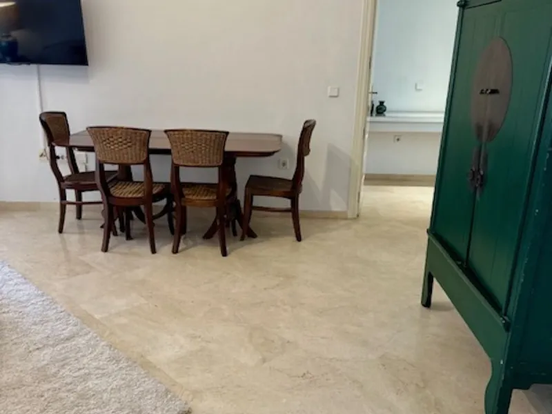 Apartment - Middle Floor Apartment в продаже в Marbella, Málaga. В доме 3 спален и 3 ванных комнат. Площадь дома 92 м²