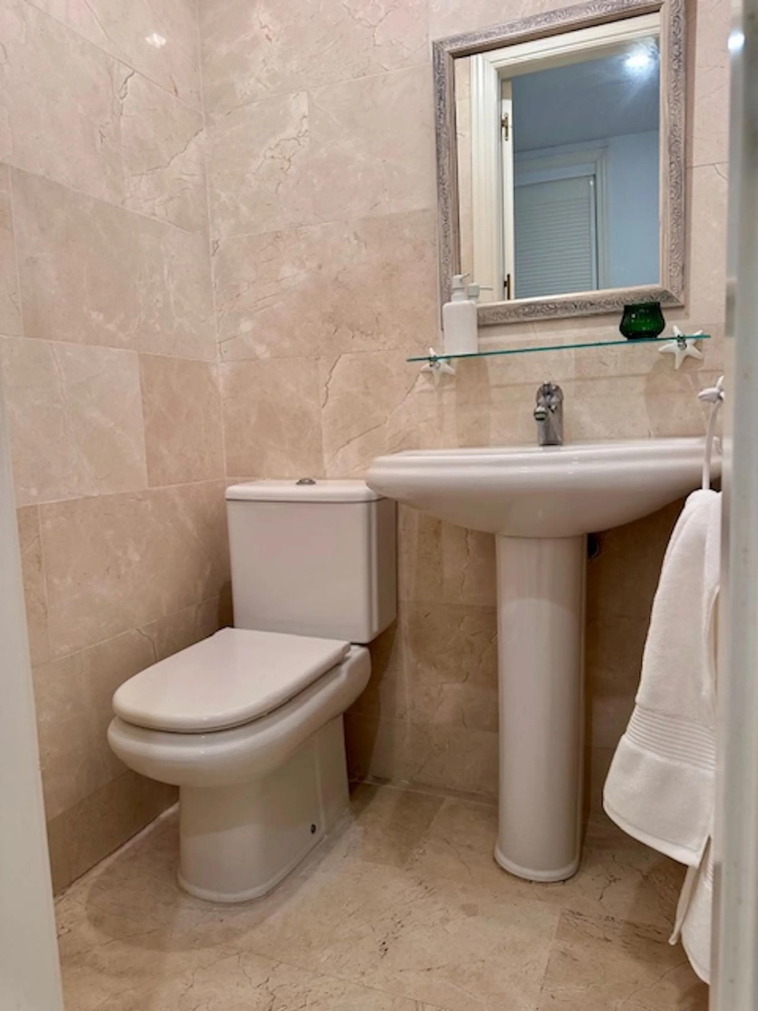 Apartment - Middle Floor Apartment в продаже в Marbella, Málaga. В доме 3 спален и 3 ванных комнат. Площадь дома 92 м²