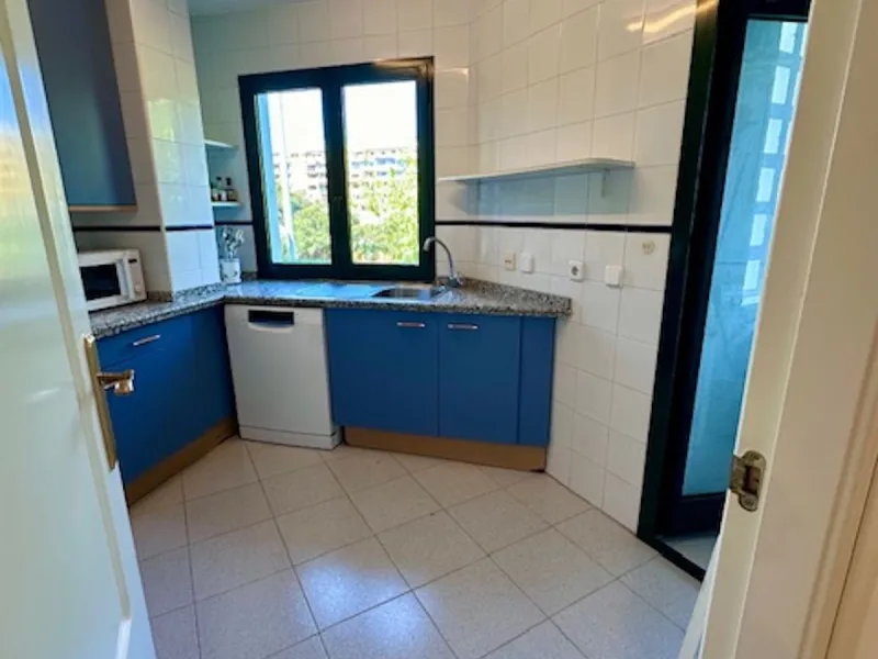 Apartment - Middle Floor Apartment в продаже в Marbella, Málaga. В доме 3 спален и 3 ванных комнат. Площадь дома 92 м²