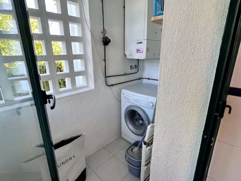 Apartment - Middle Floor Apartment в продаже в Marbella, Málaga. В доме 3 спален и 3 ванных комнат. Площадь дома 92 м²
