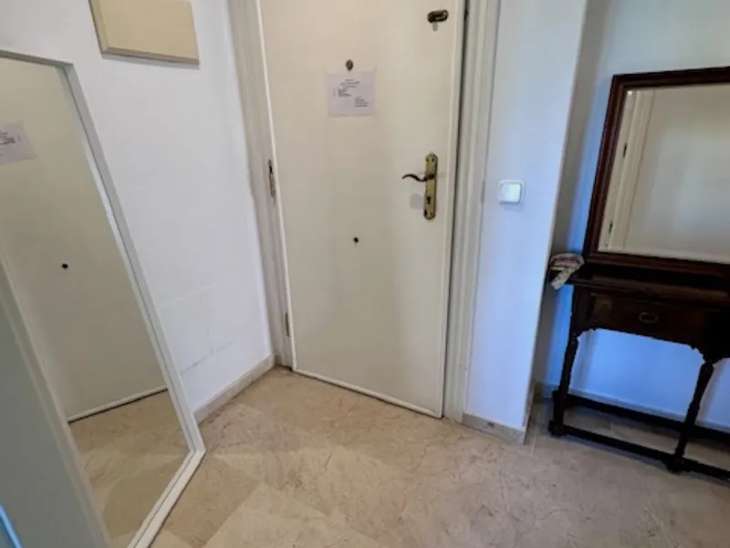 Apartment - Middle Floor Apartment в продаже в Marbella, Málaga. В доме 3 спален и 3 ванных комнат. Площадь дома 92 м²