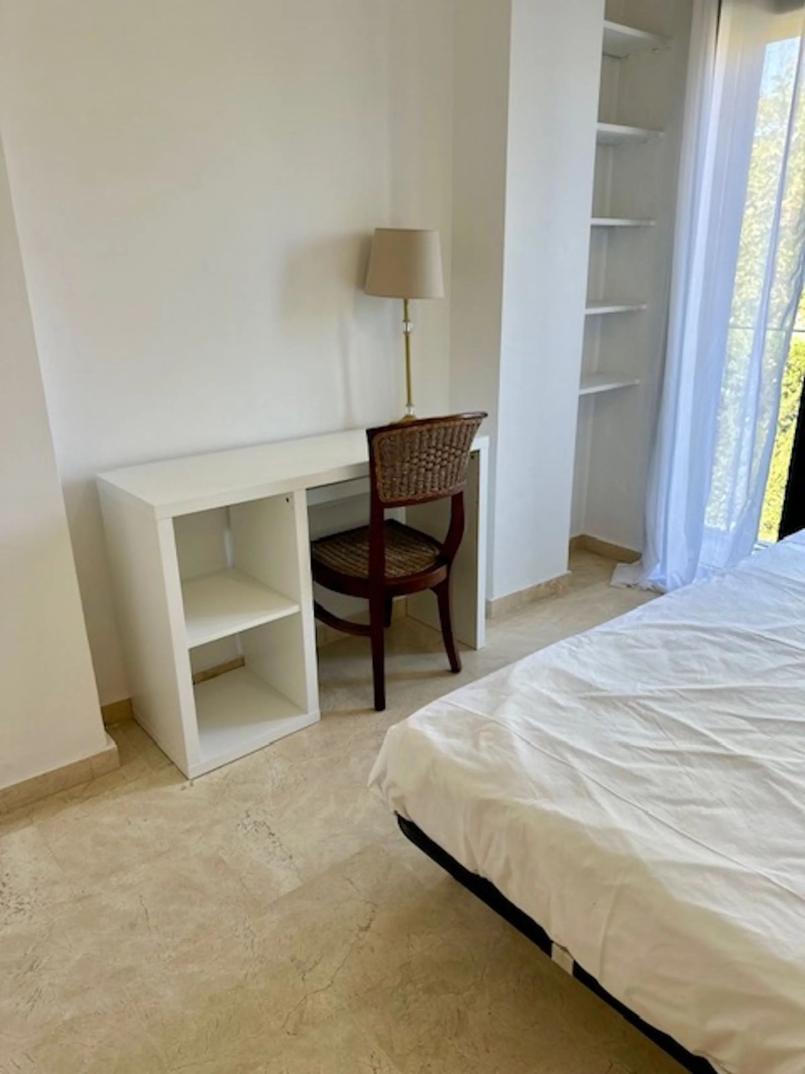 Apartment - Middle Floor Apartment в продаже в Marbella, Málaga. В доме 3 спален и 3 ванных комнат. Площадь дома 92 м²