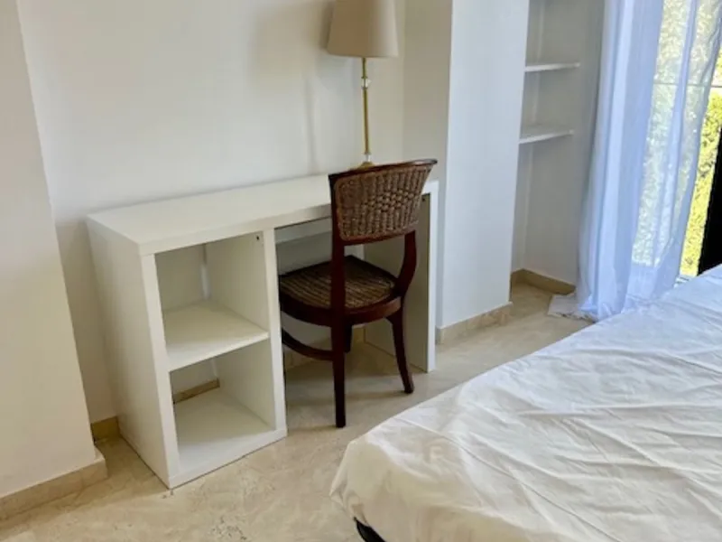Apartment - Middle Floor Apartment в продаже в Marbella, Málaga. В доме 3 спален и 3 ванных комнат. Площадь дома 92 м²