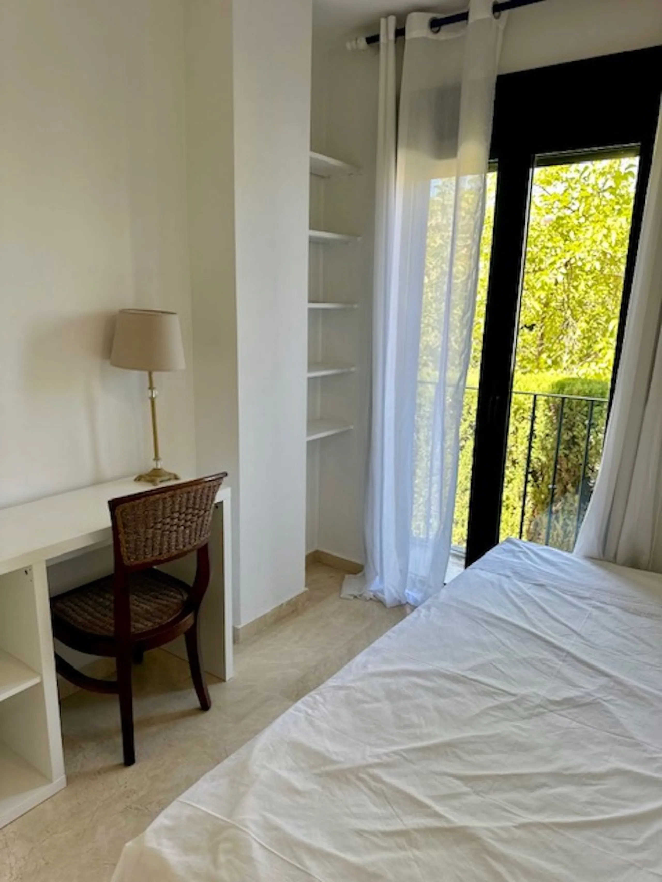 Apartment - Middle Floor Apartment в продаже в Marbella, Málaga. В доме 3 спален и 3 ванных комнат. Площадь дома 92 м²