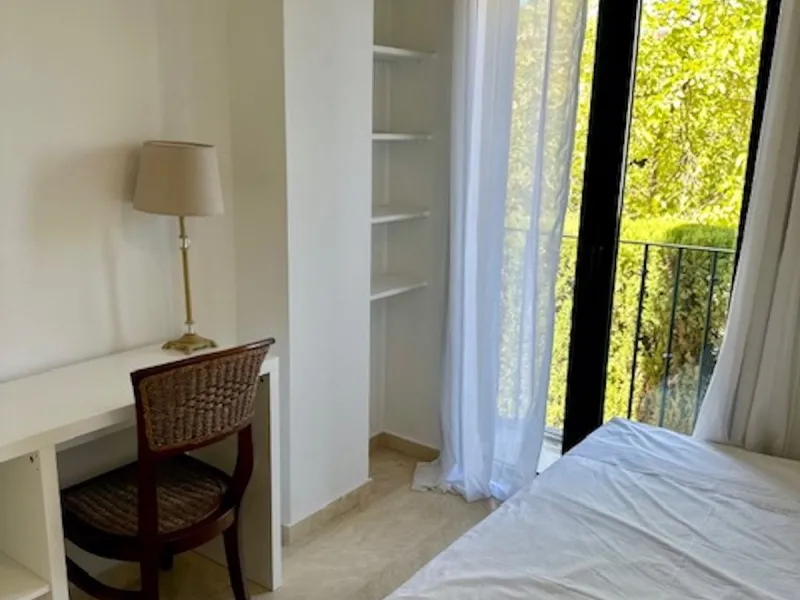 Apartment - Middle Floor Apartment в продаже в Marbella, Málaga. В доме 3 спален и 3 ванных комнат. Площадь дома 92 м²