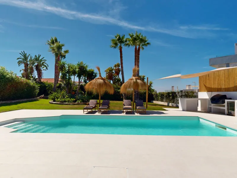 This magnificent villa represents a unique opportunity to acquire a tastefully renovated residence in one of the most sought-after areas of Estepona. Situated in the spacious and peaceful Don Pedro urbanization, the property is just five minutes from the 