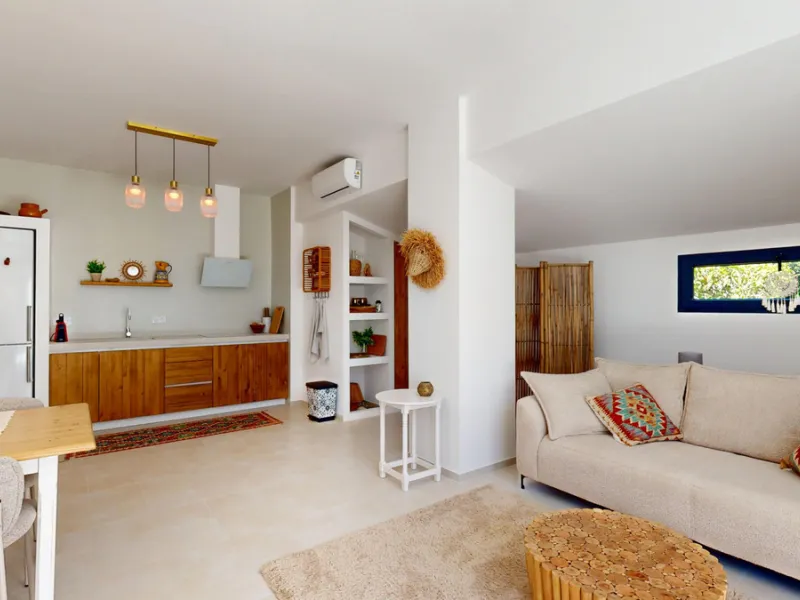 This magnificent villa represents a unique opportunity to acquire a tastefully renovated residence in one of the most sought-after areas of Estepona. Situated in the spacious and peaceful Don Pedro urbanization, the property is just five minutes from the 