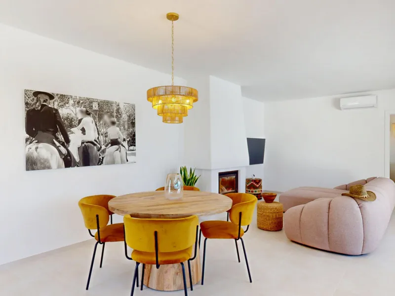 This magnificent villa represents a unique opportunity to acquire a tastefully renovated residence in one of the most sought-after areas of Estepona. Situated in the spacious and peaceful Don Pedro urbanization, the property is just five minutes from the 