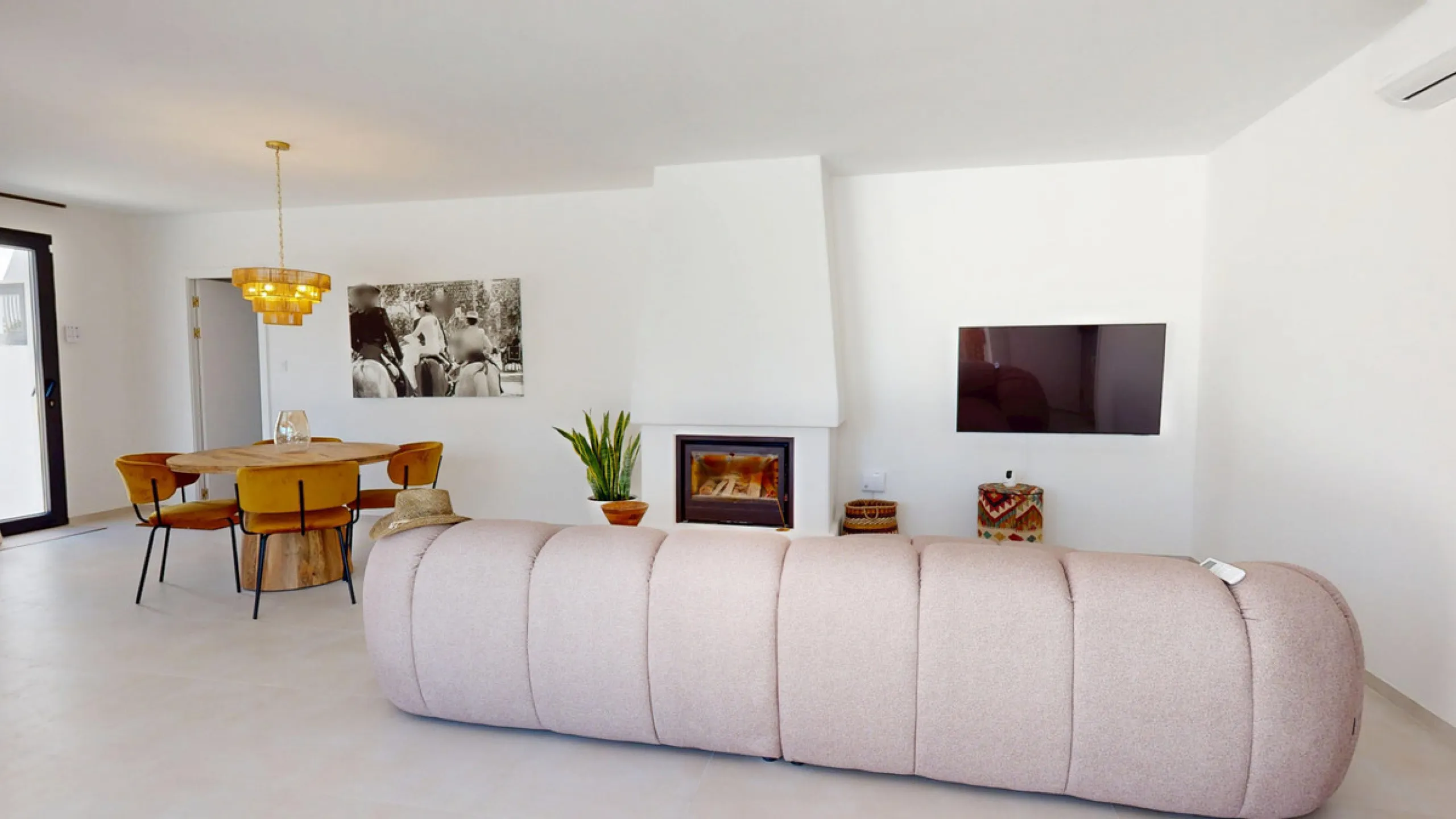 This magnificent villa represents a unique opportunity to acquire a tastefully renovated residence in one of the most sought-after areas of Estepona. Situated in the spacious and peaceful Don Pedro urbanization, the property is just five minutes from the 