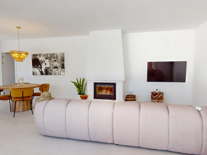 This magnificent villa represents a unique opportunity to acquire a tastefully renovated residence in one of the most sought-after areas of Estepona. Situated in the spacious and peaceful Don Pedro urbanization, the property is just five minutes from the 