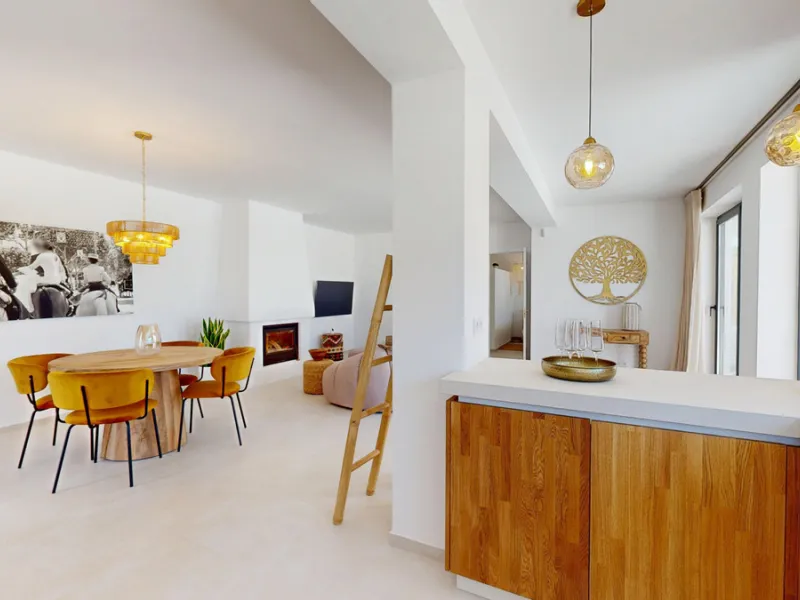This magnificent villa represents a unique opportunity to acquire a tastefully renovated residence in one of the most sought-after areas of Estepona. Situated in the spacious and peaceful Don Pedro urbanization, the property is just five minutes from the 