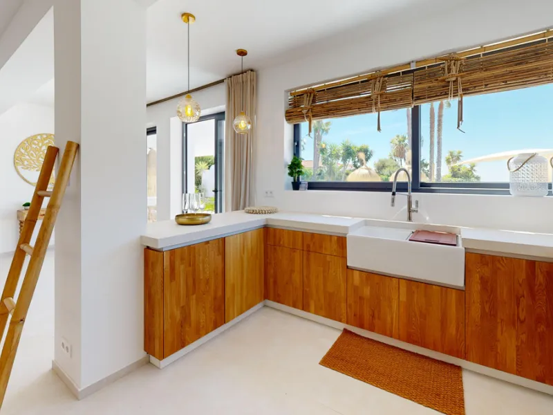 This magnificent villa represents a unique opportunity to acquire a tastefully renovated residence in one of the most sought-after areas of Estepona. Situated in the spacious and peaceful Don Pedro urbanization, the property is just five minutes from the 
