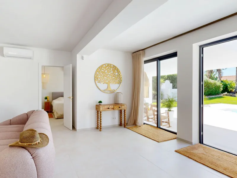This magnificent villa represents a unique opportunity to acquire a tastefully renovated residence in one of the most sought-after areas of Estepona. Situated in the spacious and peaceful Don Pedro urbanization, the property is just five minutes from the 