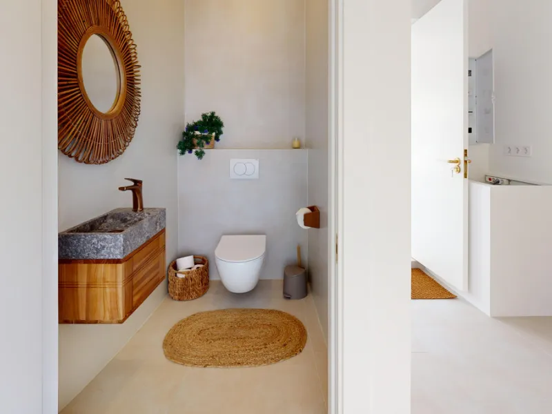 This magnificent villa represents a unique opportunity to acquire a tastefully renovated residence in one of the most sought-after areas of Estepona. Situated in the spacious and peaceful Don Pedro urbanization, the property is just five minutes from the 