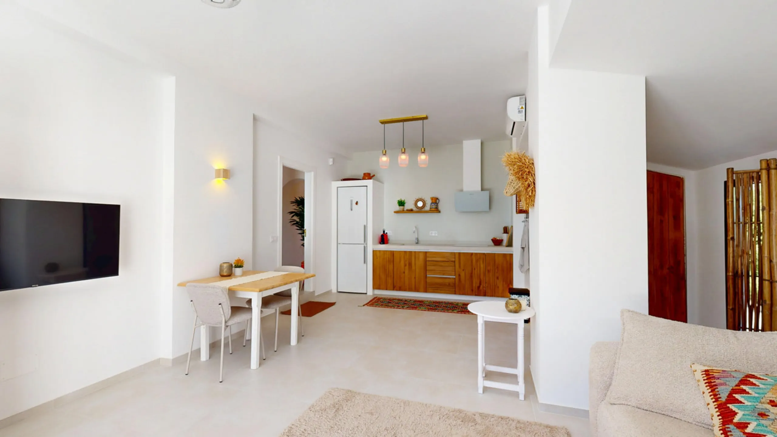 This magnificent villa represents a unique opportunity to acquire a tastefully renovated residence in one of the most sought-after areas of Estepona. Situated in the spacious and peaceful Don Pedro urbanization, the property is just five minutes from the 