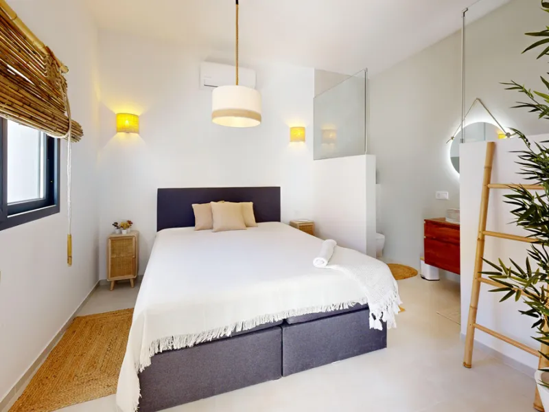 This magnificent villa represents a unique opportunity to acquire a tastefully renovated residence in one of the most sought-after areas of Estepona. Situated in the spacious and peaceful Don Pedro urbanization, the property is just five minutes from the 