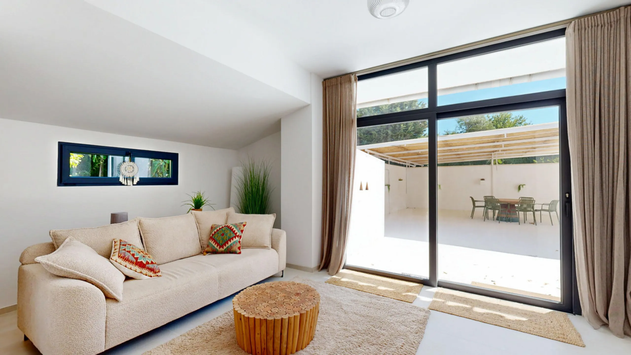 This magnificent villa represents a unique opportunity to acquire a tastefully renovated residence in one of the most sought-after areas of Estepona. Situated in the spacious and peaceful Don Pedro urbanization, the property is just five minutes from the 