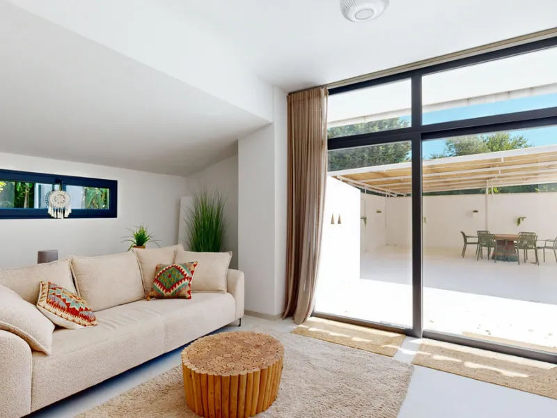 This magnificent villa represents a unique opportunity to acquire a tastefully renovated residence in one of the most sought-after areas of Estepona. Situated in the spacious and peaceful Don Pedro urbanization, the property is just five minutes from the 