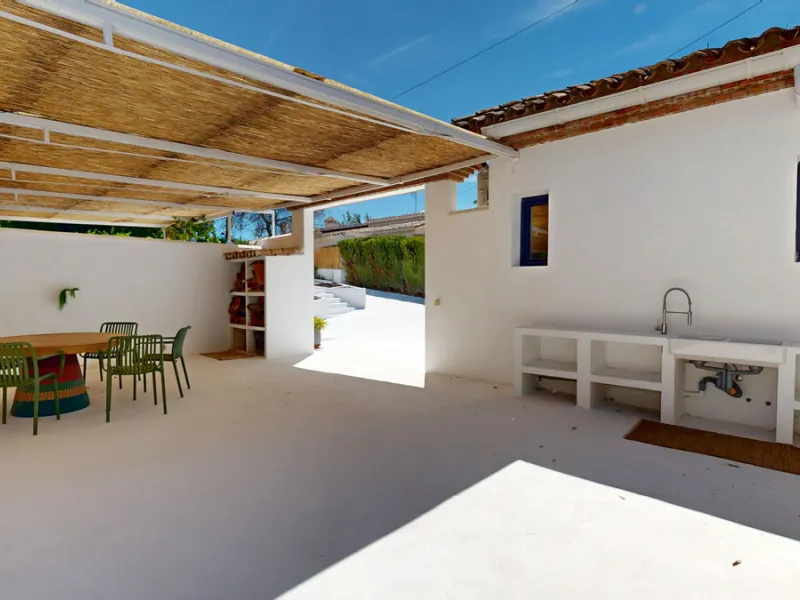 This magnificent villa represents a unique opportunity to acquire a tastefully renovated residence in one of the most sought-after areas of Estepona. Situated in the spacious and peaceful Don Pedro urbanization, the property is just five minutes from the 