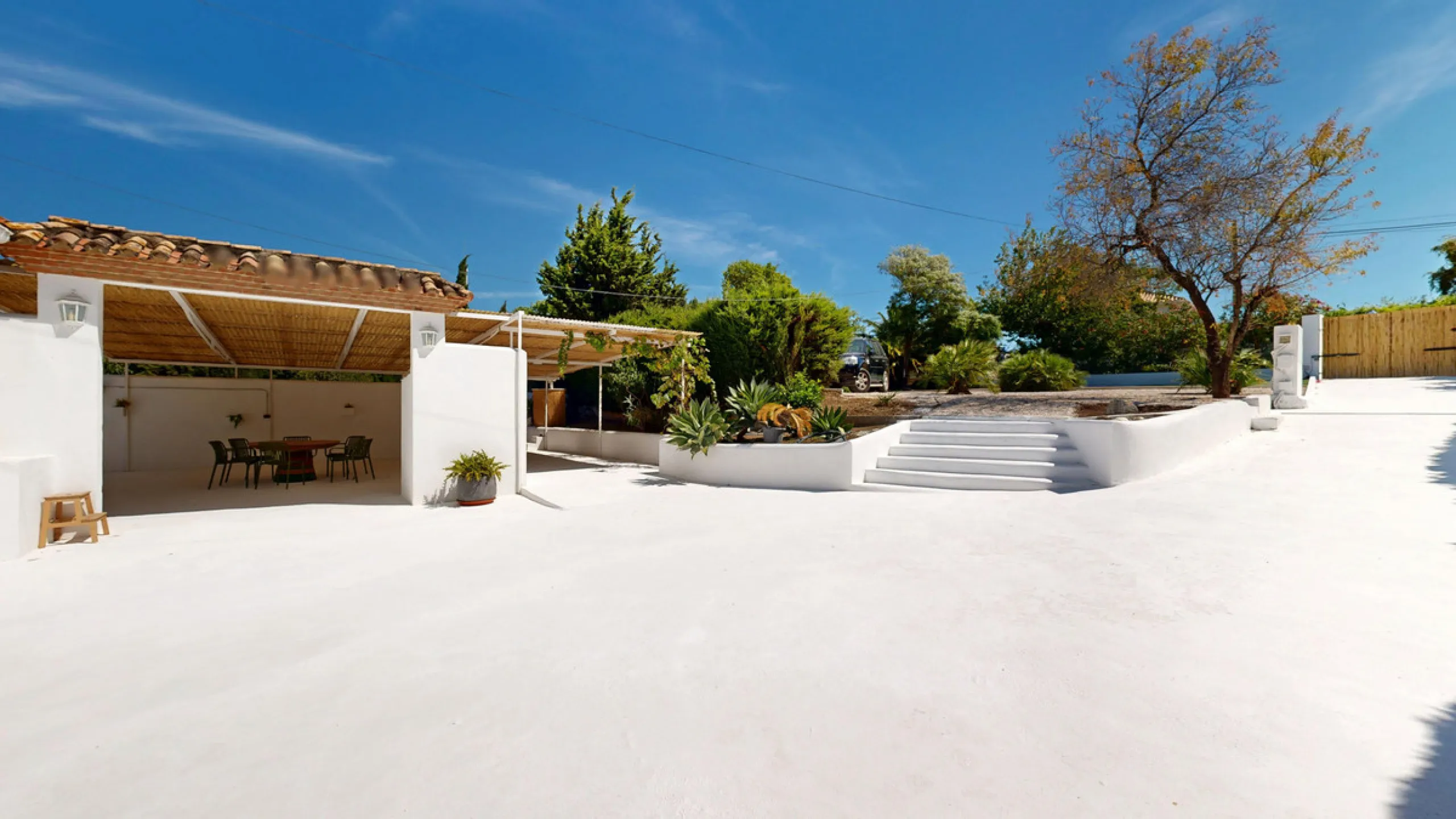 This magnificent villa represents a unique opportunity to acquire a tastefully renovated residence in one of the most sought-after areas of Estepona. Situated in the spacious and peaceful Don Pedro urbanization, the property is just five minutes from the 