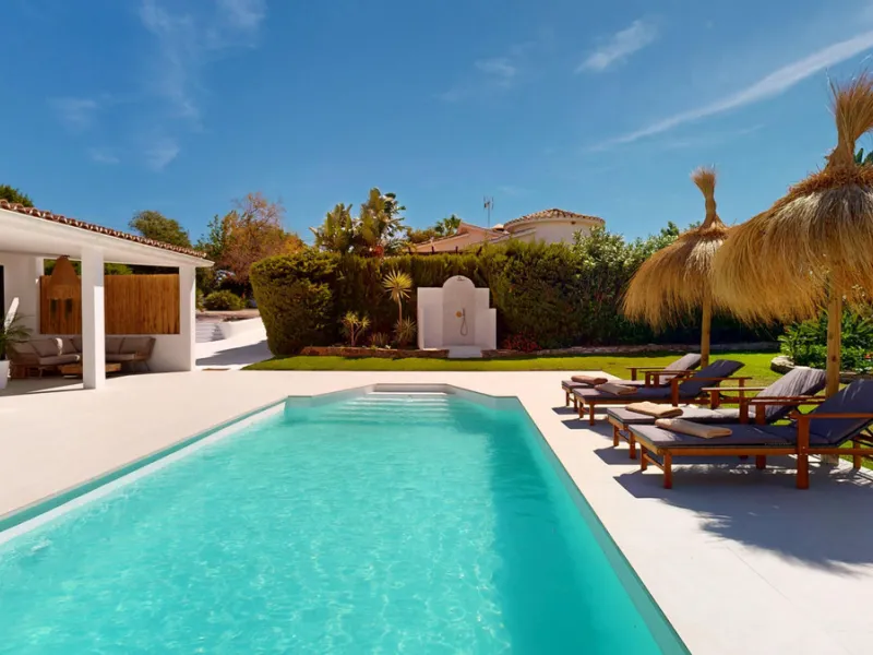 This magnificent villa represents a unique opportunity to acquire a tastefully renovated residence in one of the most sought-after areas of Estepona. Situated in the spacious and peaceful Don Pedro urbanization, the property is just five minutes from the 