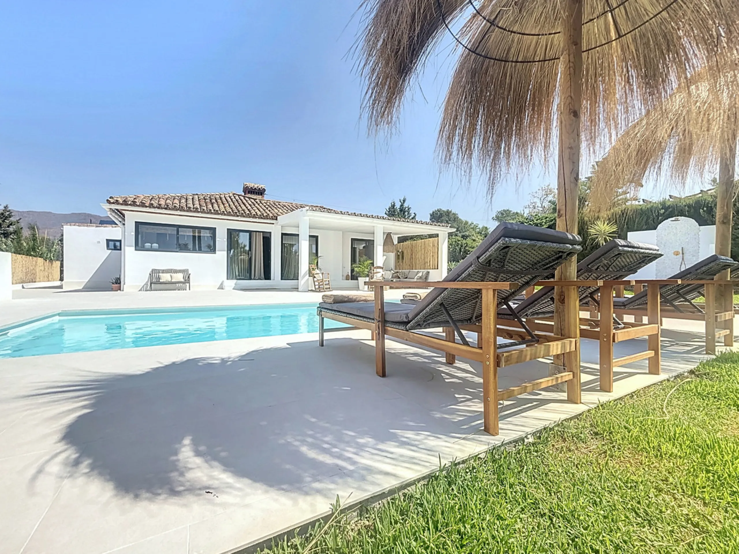 This magnificent villa represents a unique opportunity to acquire a tastefully renovated residence in one of the most sought-after areas of Estepona. Situated in the spacious and peaceful Don Pedro urbanization, the property is just five minutes from the 