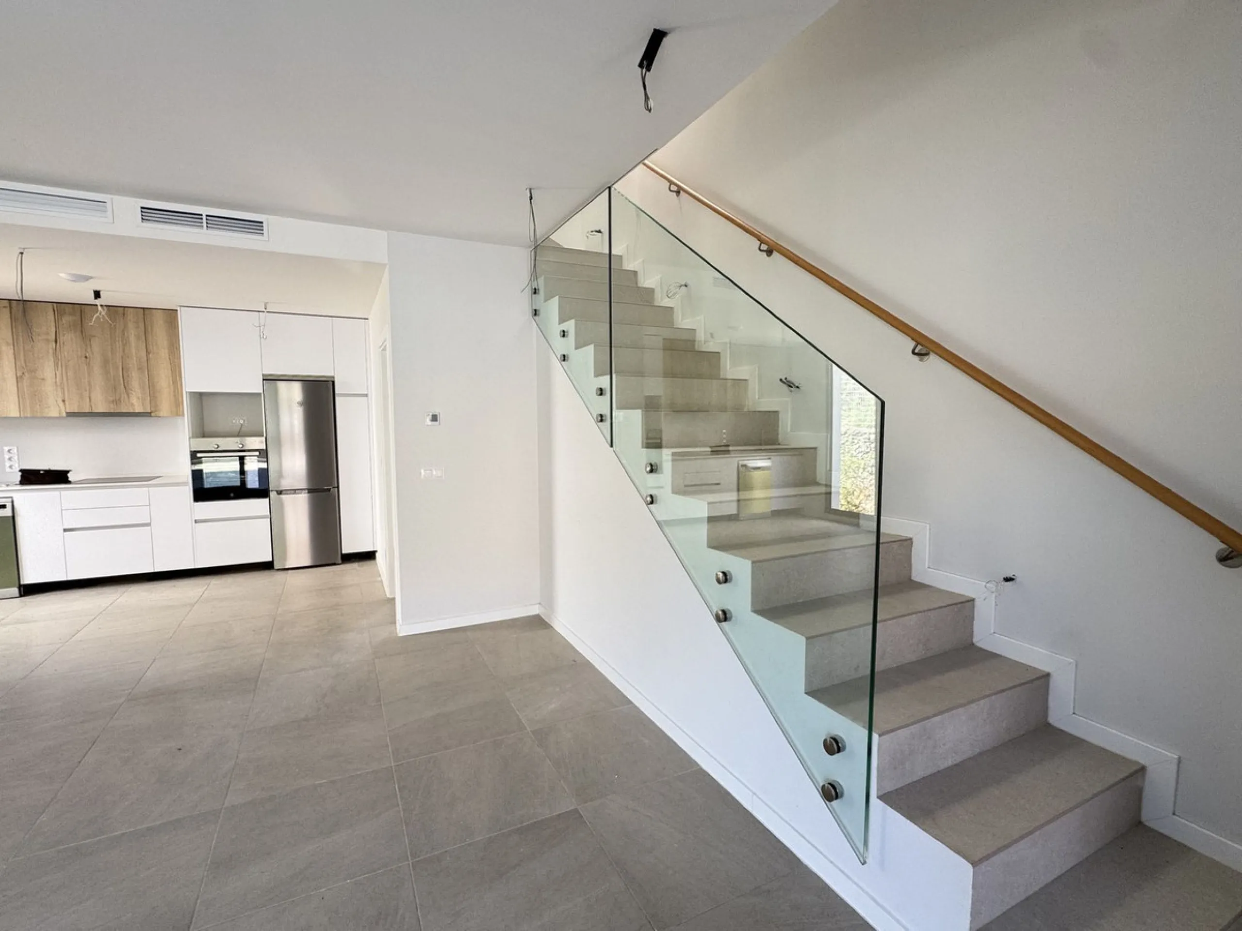 This stunning, newly completed modern contemporary 3 bedroom semi-detached villa in urbanisation Alya offers stylish contemporary living in a sought-after residential area. Built to the highest standards with a sleek architectural design, this property pr