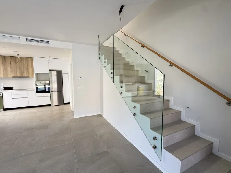 This stunning, newly completed modern contemporary 3 bedroom semi-detached villa in urbanisation Alya offers stylish contemporary living in a sought-after residential area. Built to the highest standards with a sleek architectural design, this property pr