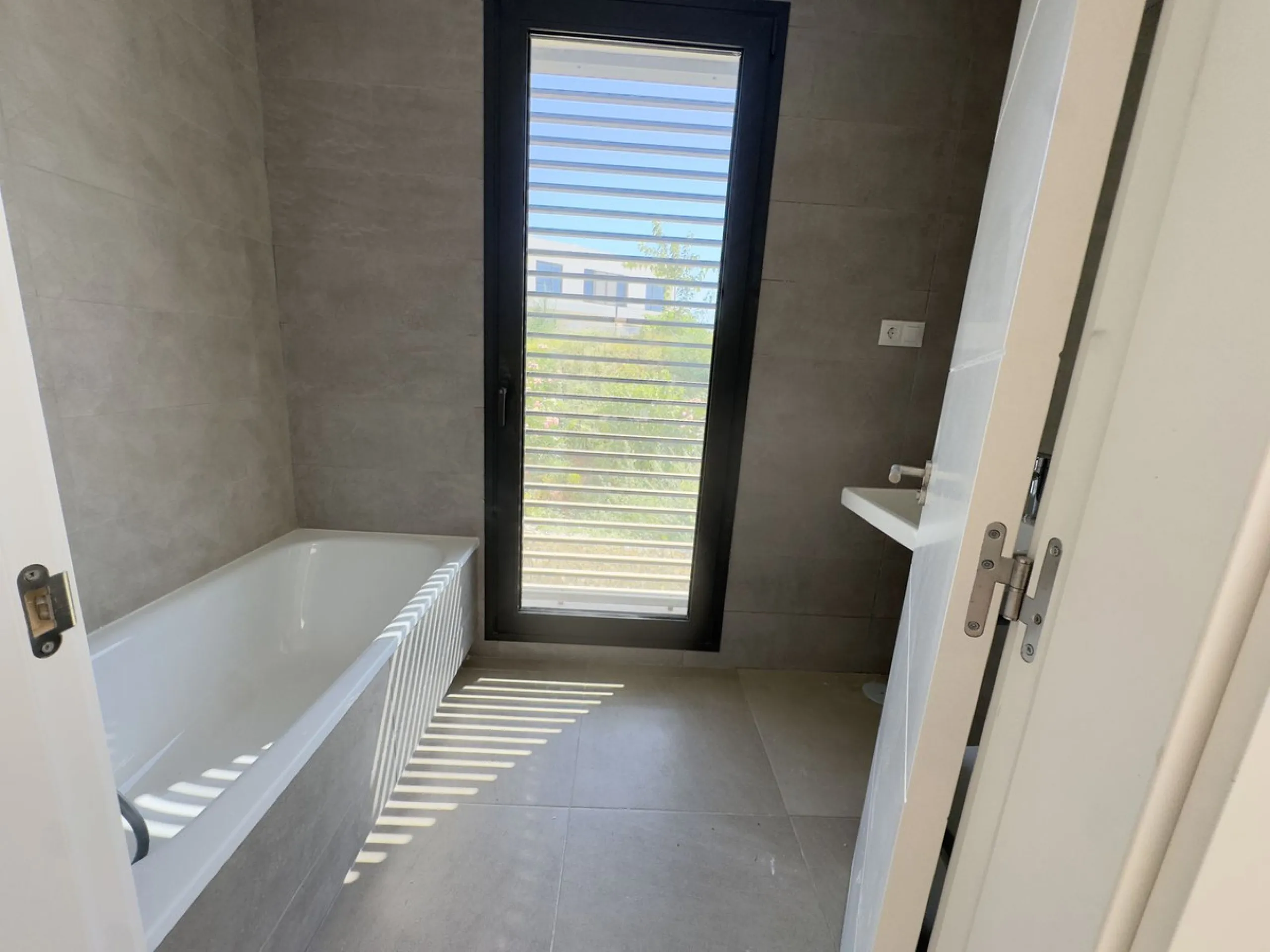 This stunning, newly completed modern contemporary 3 bedroom semi-detached villa in urbanisation Alya offers stylish contemporary living in a sought-after residential area. Built to the highest standards with a sleek architectural design, this property pr