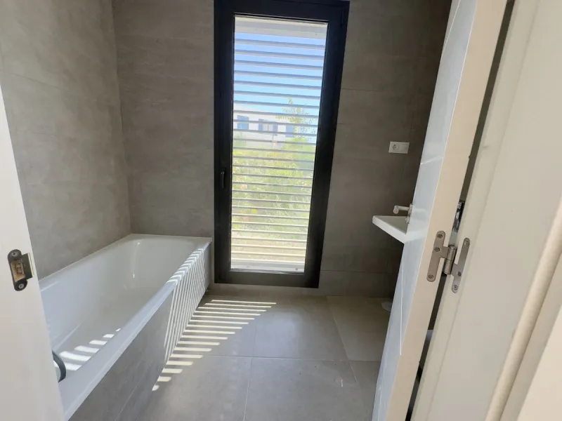 This stunning, newly completed modern contemporary 3 bedroom semi-detached villa in urbanisation Alya offers stylish contemporary living in a sought-after residential area. Built to the highest standards with a sleek architectural design, this property pr