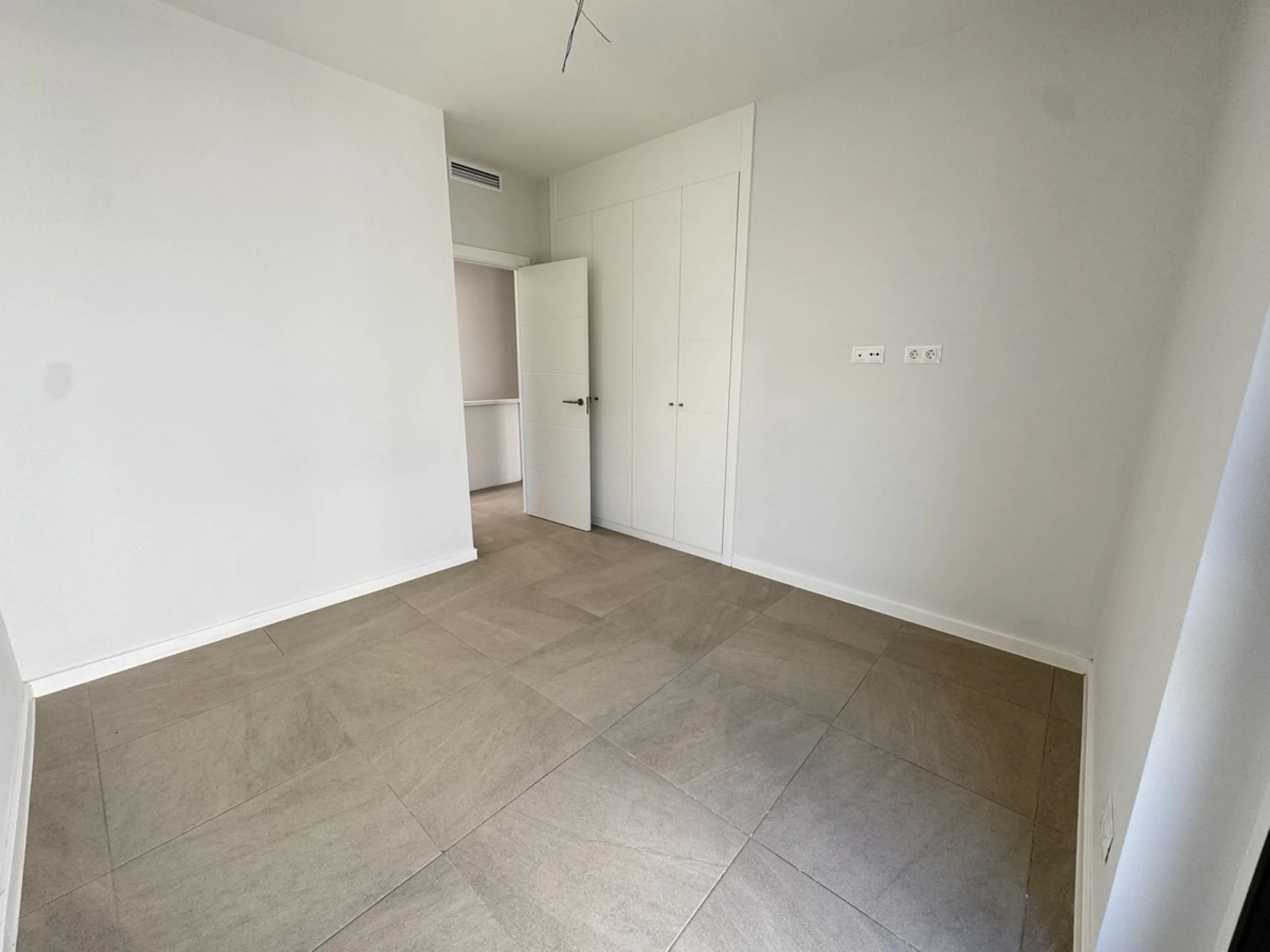 This stunning, newly completed modern contemporary 3 bedroom semi-detached villa in urbanisation Alya offers stylish contemporary living in a sought-after residential area. Built to the highest standards with a sleek architectural design, this property pr