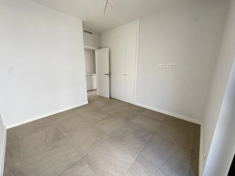 This stunning, newly completed modern contemporary 3 bedroom semi-detached villa in urbanisation Alya offers stylish contemporary living in a sought-after residential area. Built to the highest standards with a sleek architectural design, this property pr