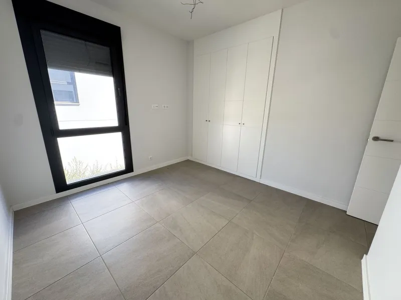 This stunning, newly completed modern contemporary 3 bedroom semi-detached villa in urbanisation Alya offers stylish contemporary living in a sought-after residential area. Built to the highest standards with a sleek architectural design, this property pr