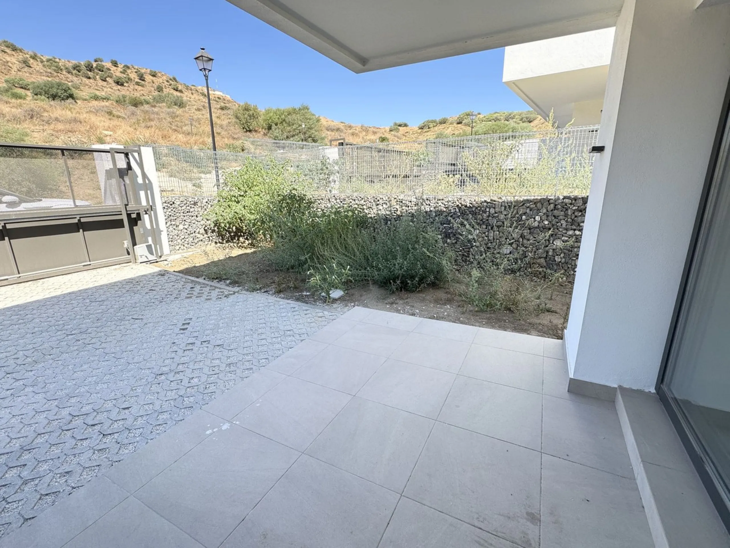 This stunning, newly completed modern contemporary 3 bedroom semi-detached villa in urbanisation Alya offers stylish contemporary living in a sought-after residential area. Built to the highest standards with a sleek architectural design, this property pr