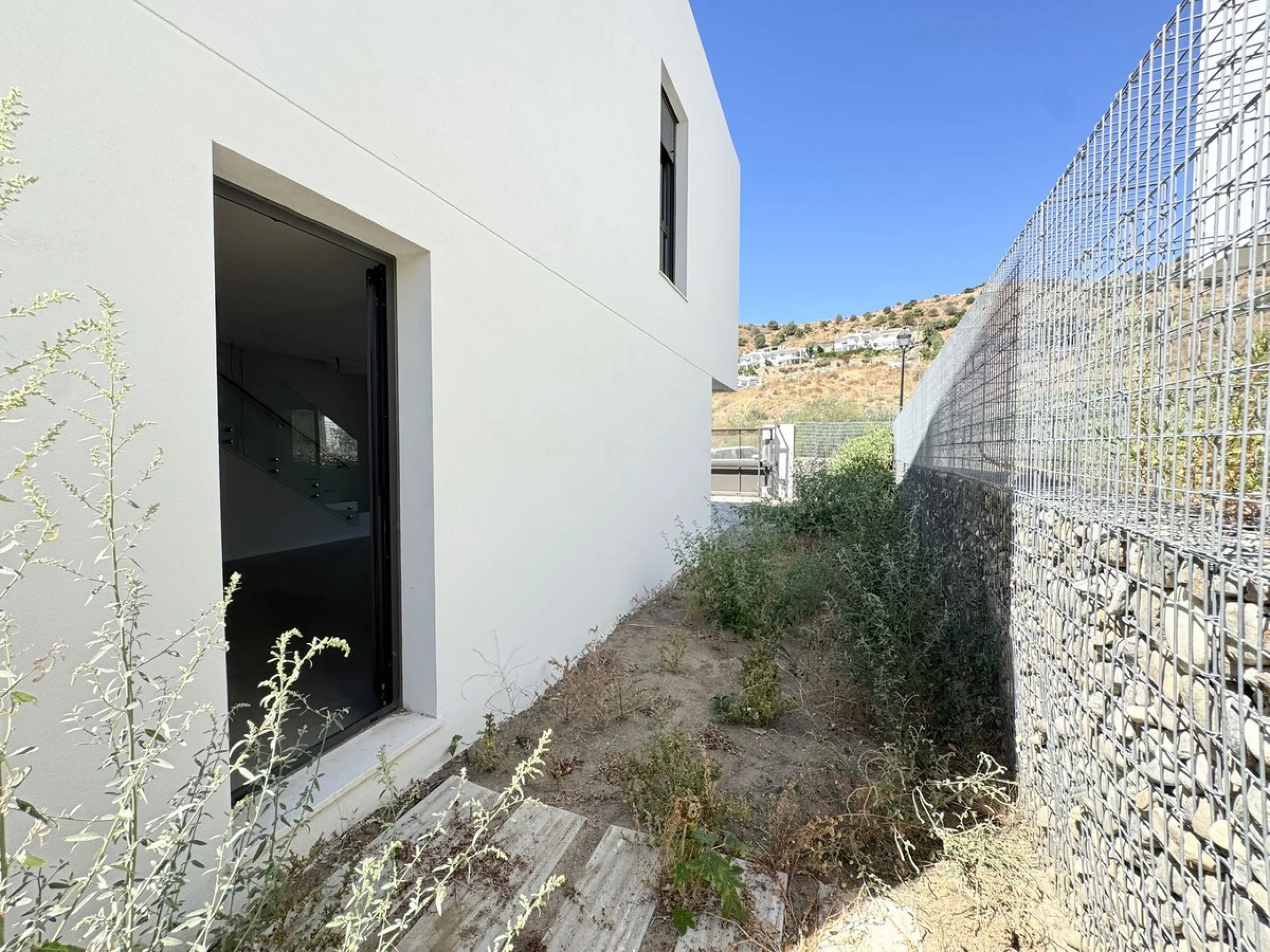 This stunning, newly completed modern contemporary 3 bedroom semi-detached villa in urbanisation Alya offers stylish contemporary living in a sought-after residential area. Built to the highest standards with a sleek architectural design, this property pr
