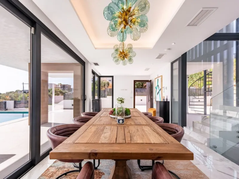 Modern Luxury Villa with Panoramic Golf & Sea Views in Estepona